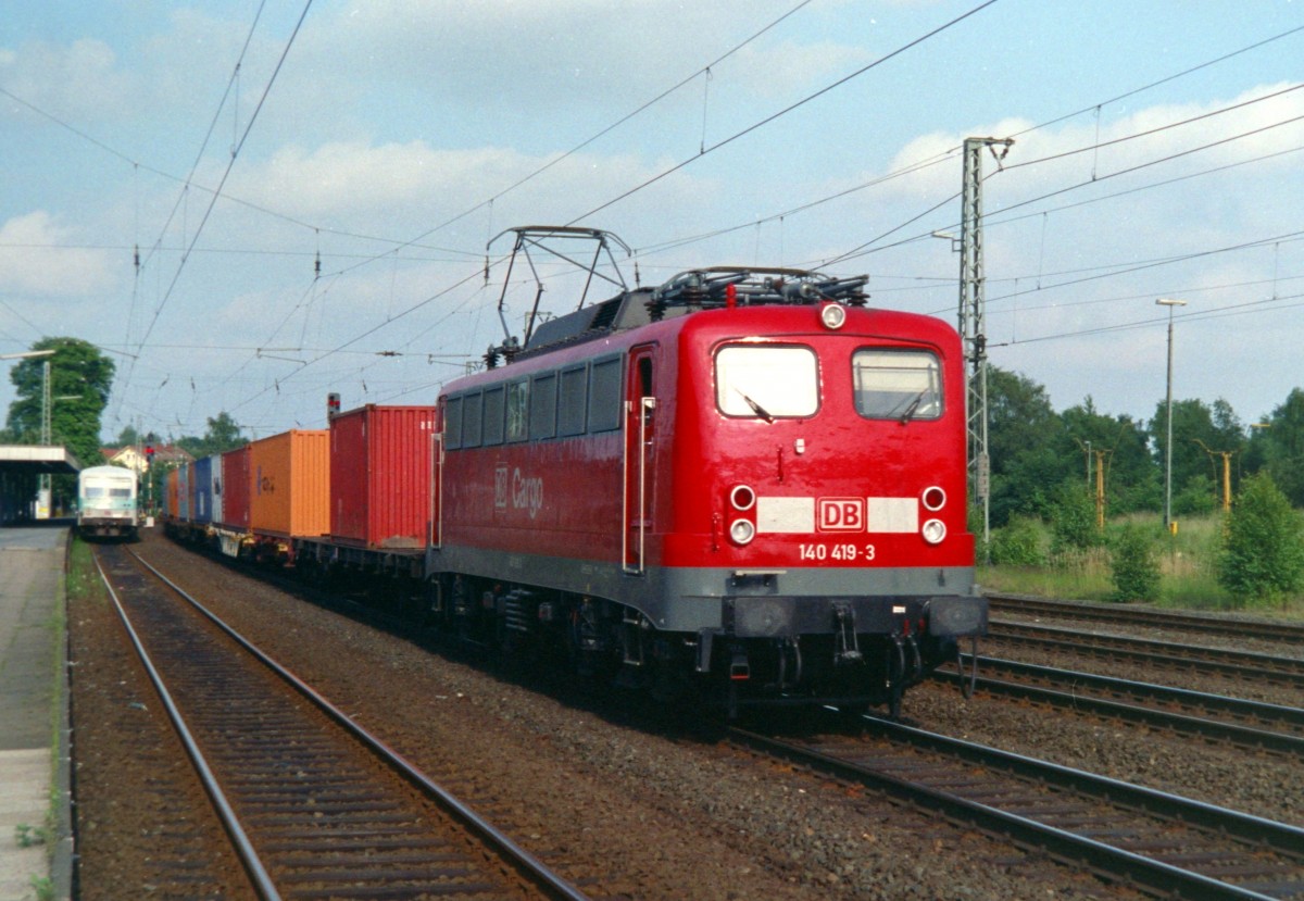 140 419 mit Gterzug Richtung Rotenburg am 20.06.1998 in Buchholz (Nordheide)