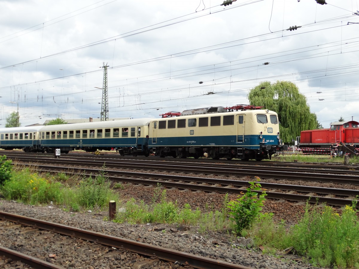 140 423-5 läuft am 14.06.14 in Koblenz Lützel abgebügelt im Pendelzug mit 