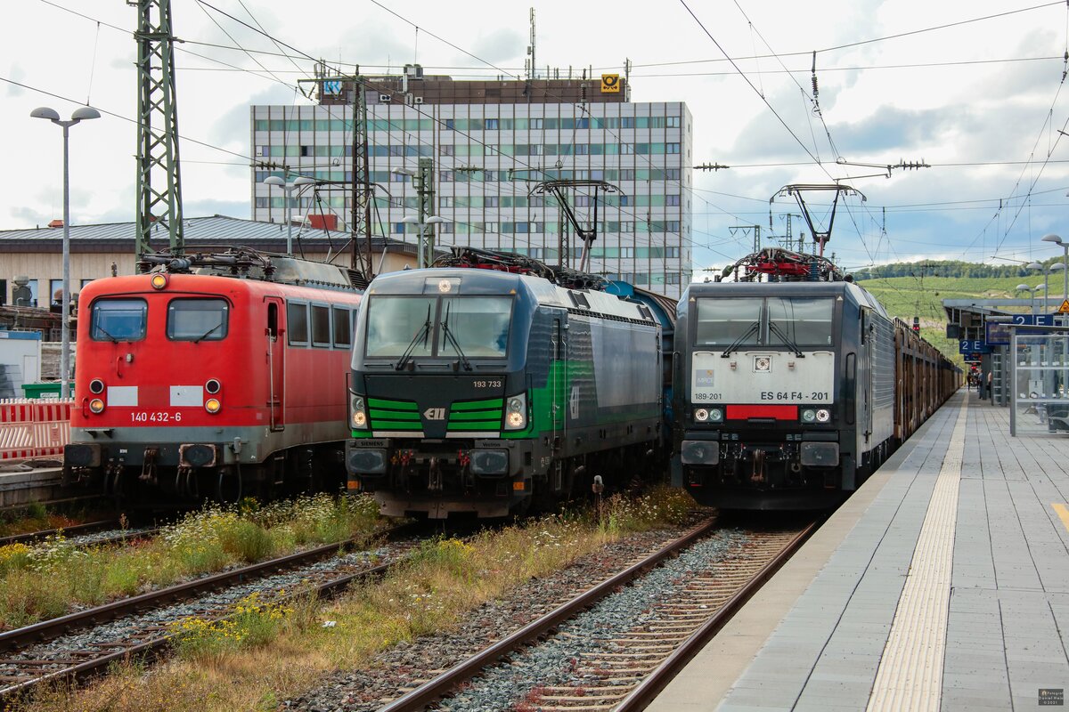 140 432-6 & ELL 193 733 & MRCE 189 201 in Würzburg Hbf, August 2021.