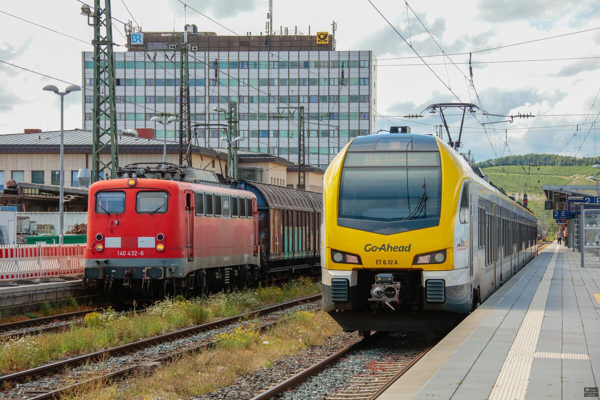 140 432-6 & Go-Ahead ET 6.12 A in Würzburg Hbf, August 2021.