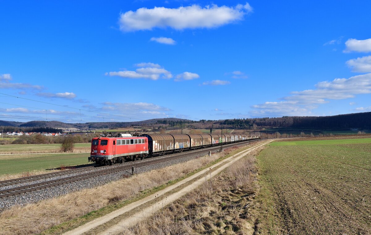 140 432 mit dem Henkelzug am 27.02.2022 bei Wettelsheim.