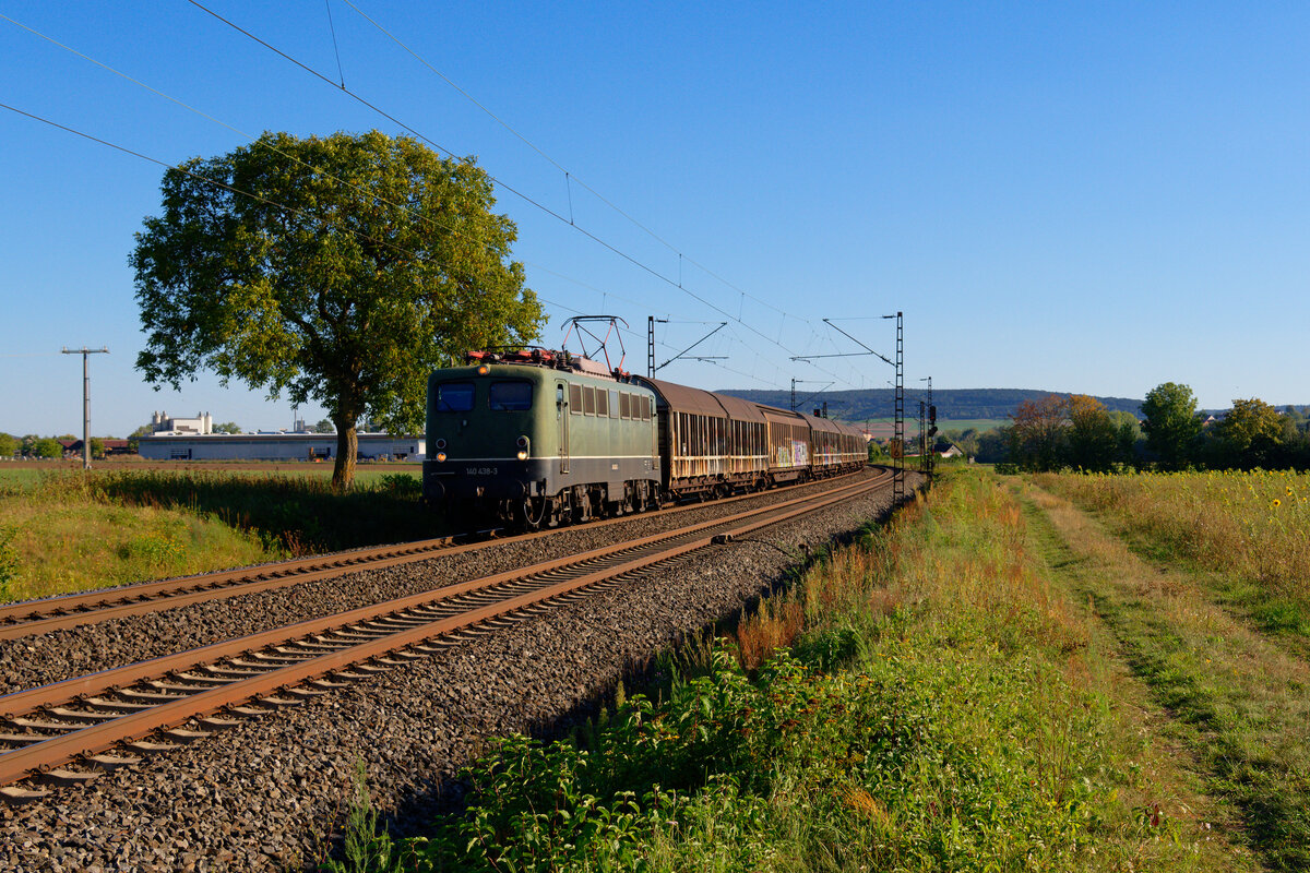 140 438 BayernBahn mit dem Henkelzug bei Retzbach-Zellingen Richtung Gemünden, 09.09.2020