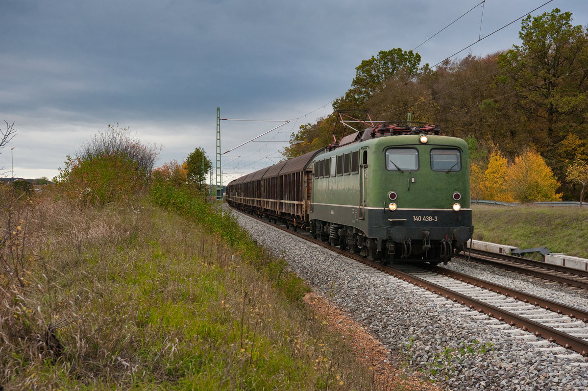 140 438 mit DGS 59971 (Langenfeld - Gunzenhausen) bei Oberdachstetten, 16.10.2019