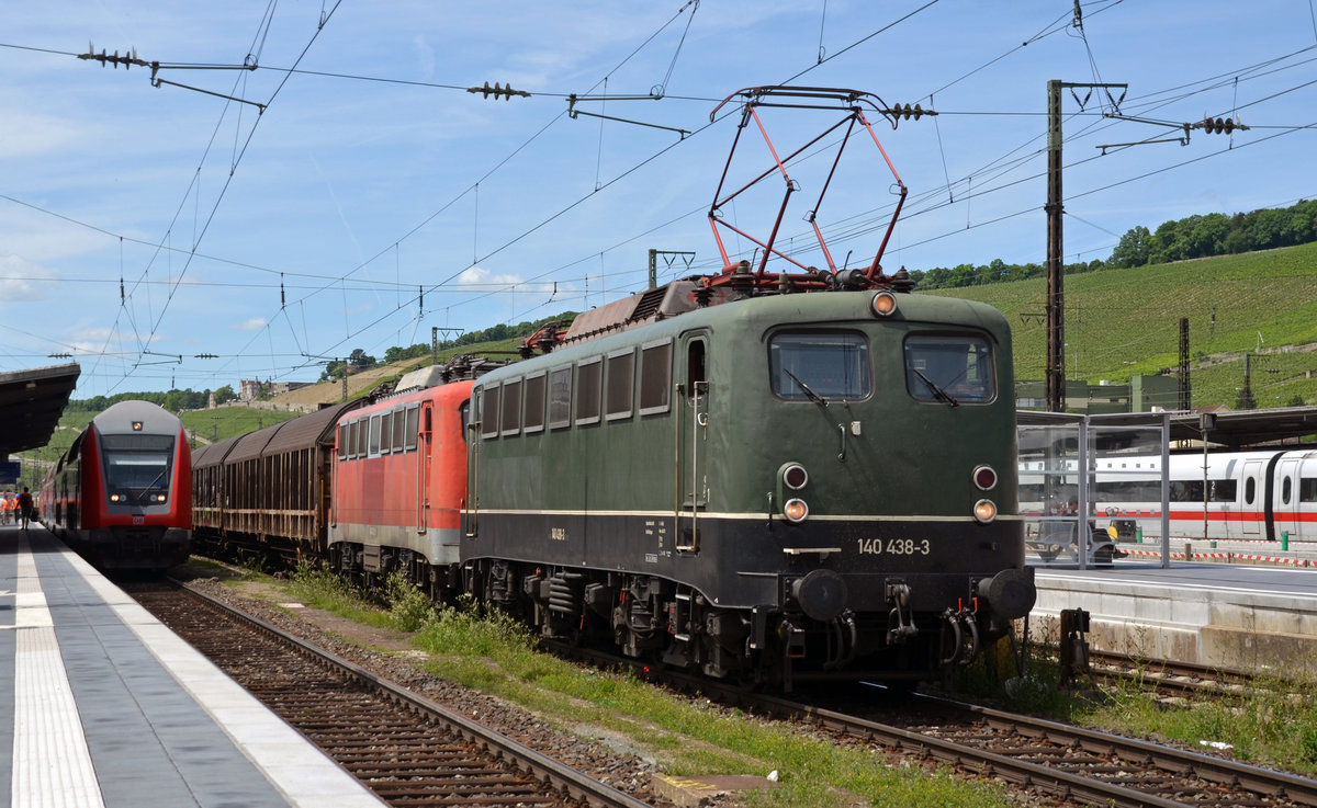 140 438 musste wegen einer ICE-Überholung am 12.06.17 im Würzburger Hbf pausieren. Anschließend setzte er seine Fahrt zum Henkel-Standort Wassertrüdingen fort.