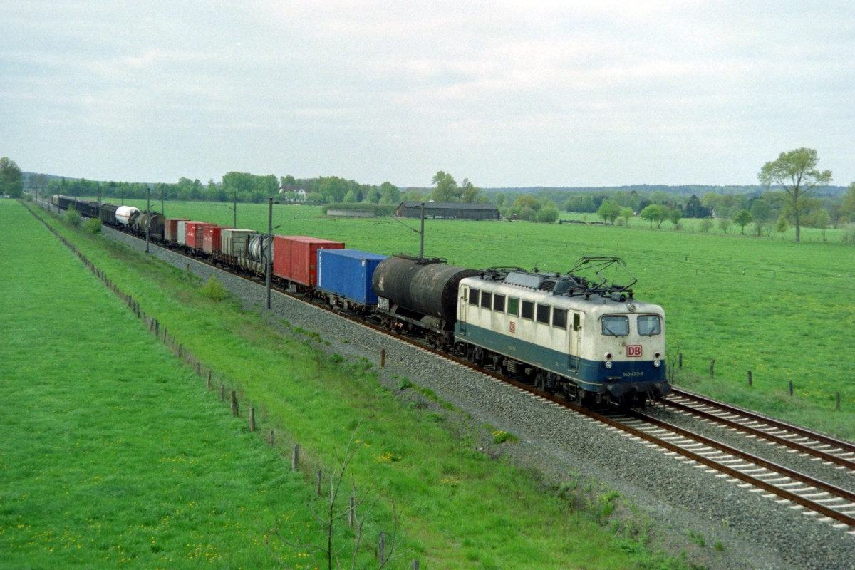 140 473 mit Gterzug Richtung Maschen am 16.05.1996 zwischen Jesteburg und Maschen Rbf