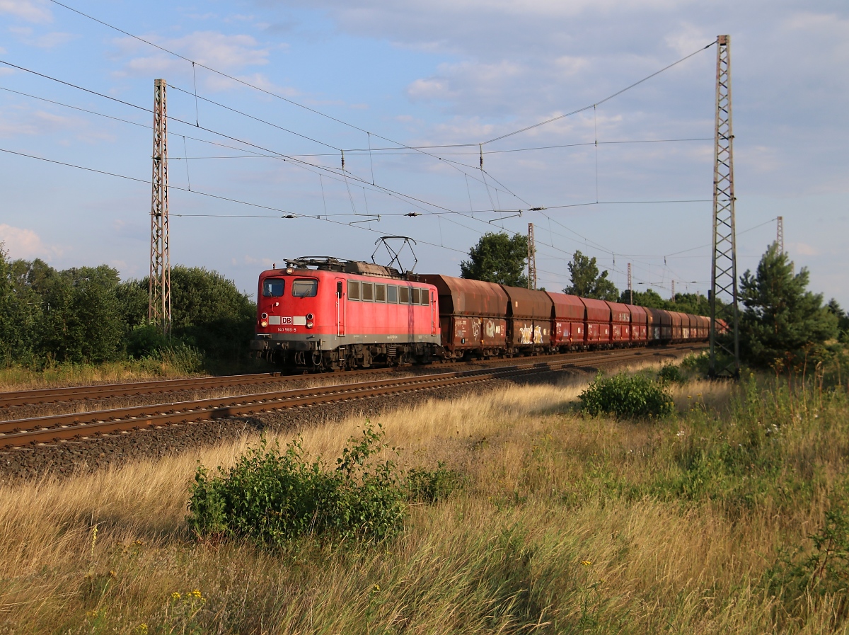 140 569-5 mit Erzwagen in Fahrtrichtung Norden. Aufgenommen bei Wahnebergen am 22.07.2014.