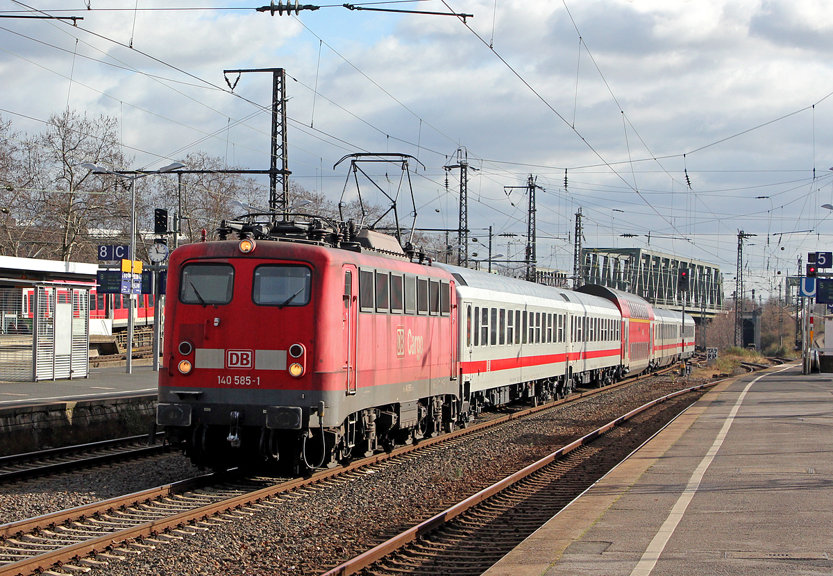 140 585-1 mit einem Pbz in Köln Messe/Deutz am 12.02.2014