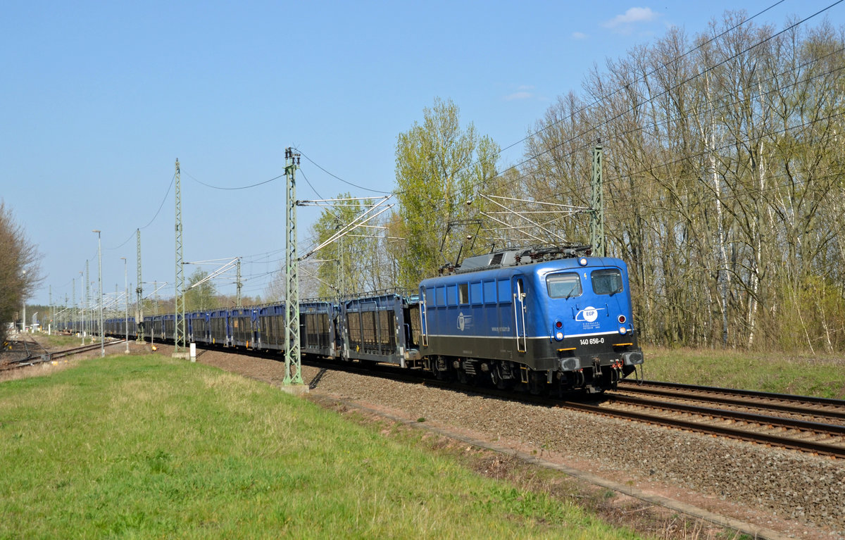 140 656 der EGP schleppte am 08.04.19 einen leeren Autozug durch Muldenstein Richtung Bitterfeld.