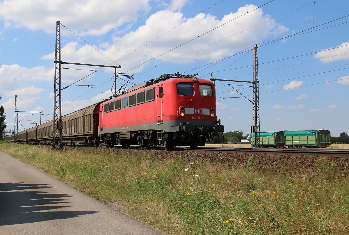 140 681-8 mit H-Wagen-Zug in Fahrtrichtung Seelze. Aufgenommen am 23.07.2014 bei Dedensen-Gümmer.