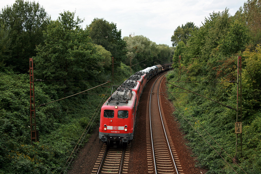 140 682 wurde am 21. August 2008 auf der Hannoveraner Güterumgehungsbahn fotografiert.