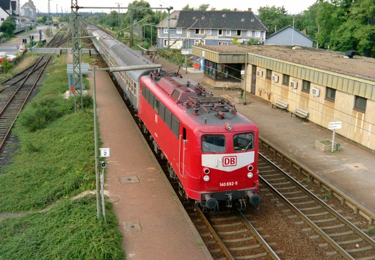 140 692 mit E 3139 (Hannover–Braunschweig) am 30.08.1994 in Vechelde