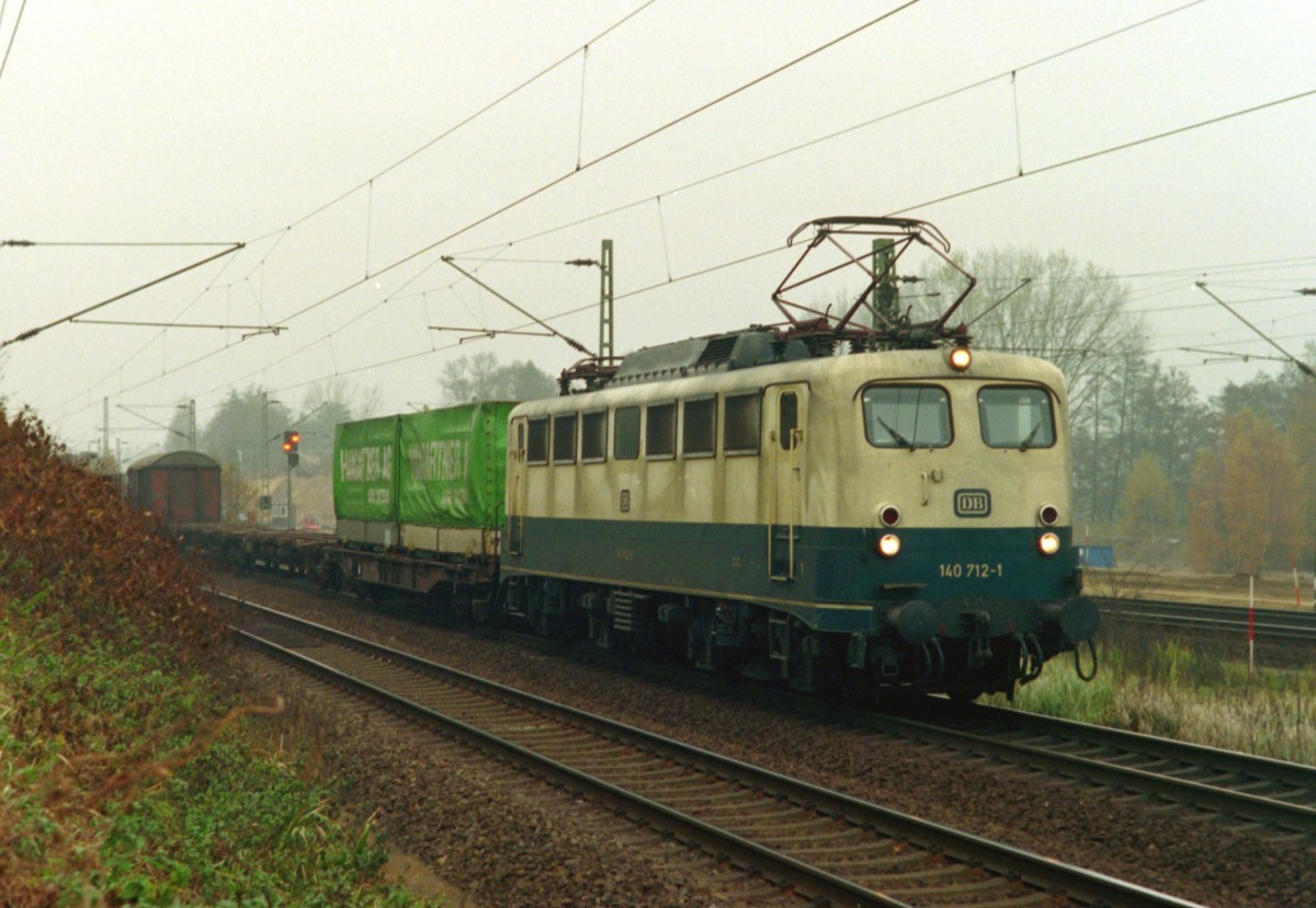 140 712 mit Gterzug Richtung Maschen am 03.11.1993 zwischen Hamburg-Harburg und Meckelfeld