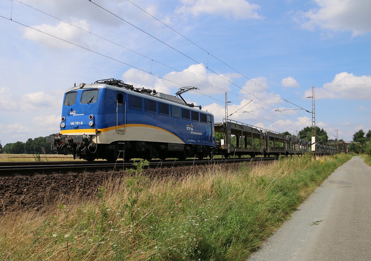 140 761-8 der EVB/MWB mit leeren Autotransportwagen in Fahrtrichtung Süden. Aufgenommen bei Eystrup am 22.07.2014.