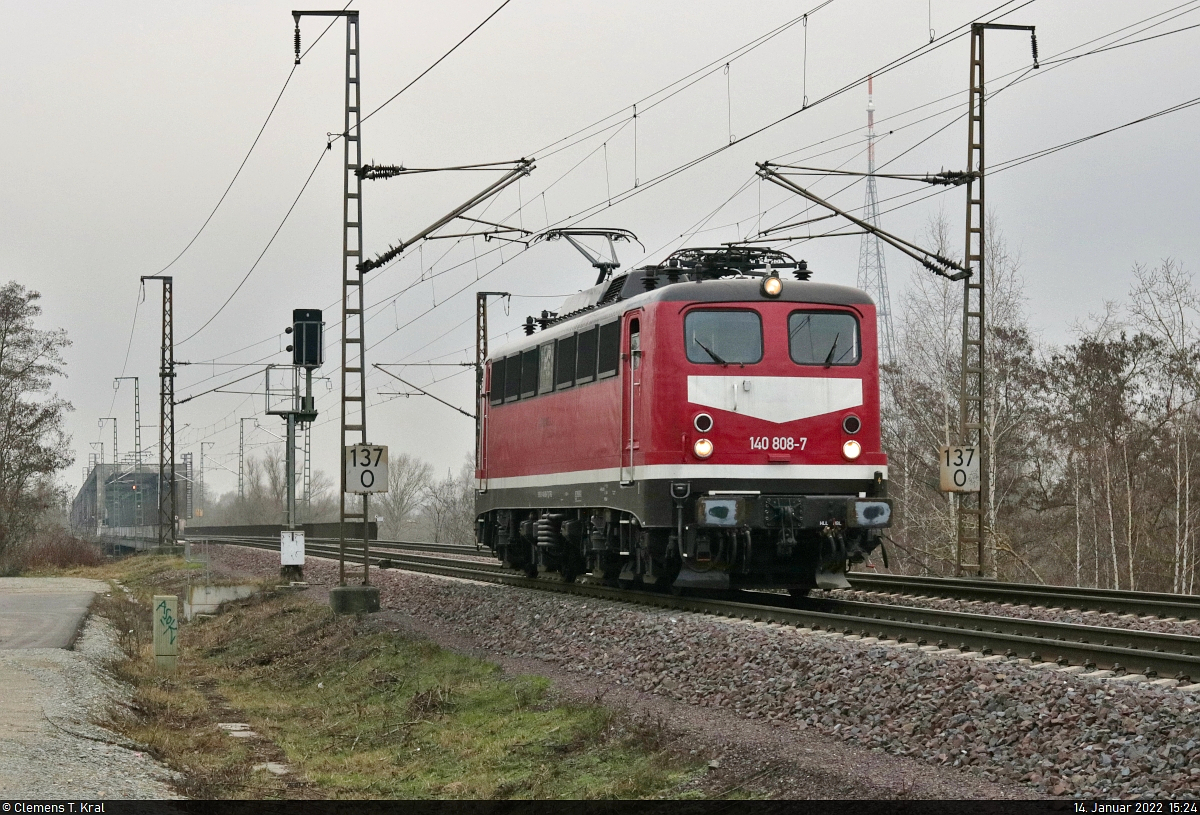 140 808-7 ist in Magdeburg Herrenkrug auf Solofahrt Richtung Biederitz.

🧰 TRIANGULA Logistik GmbH (TRG)
🕓 14.1.2022 | 15:24 Uhr