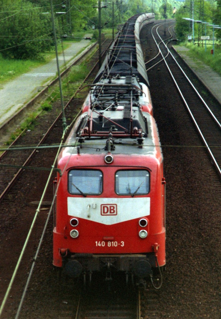 140 810 mit Gdg 59903 (Recklinghausen–Kiel) am 26.05.1995 in Klecken