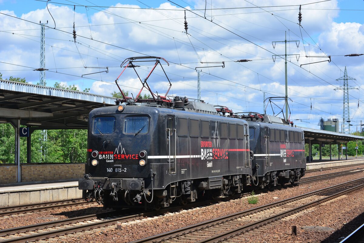 140 815 und 140 811 rollten am 12.7.2020 in Berlin Schönefeld aufs haltzeigende Signal zu.

Berlin Schönefeld 12.07.2020