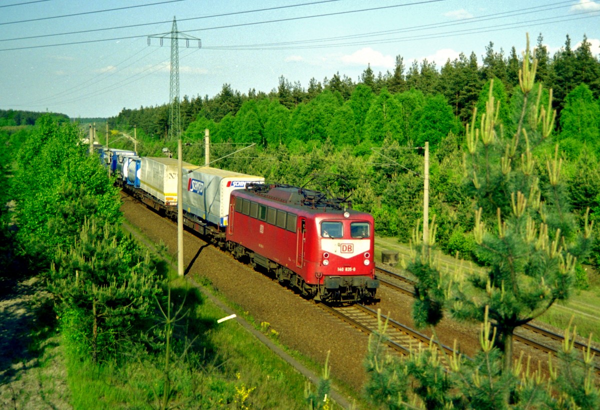 140 835 mit IK 52273 (Lbeck–Elze) am 18.05.1998 zwischen Suderburg und Unterl