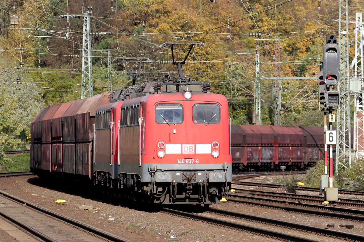 140 837-6 mit 140 850-9 in Kln-West 9.11.2013
