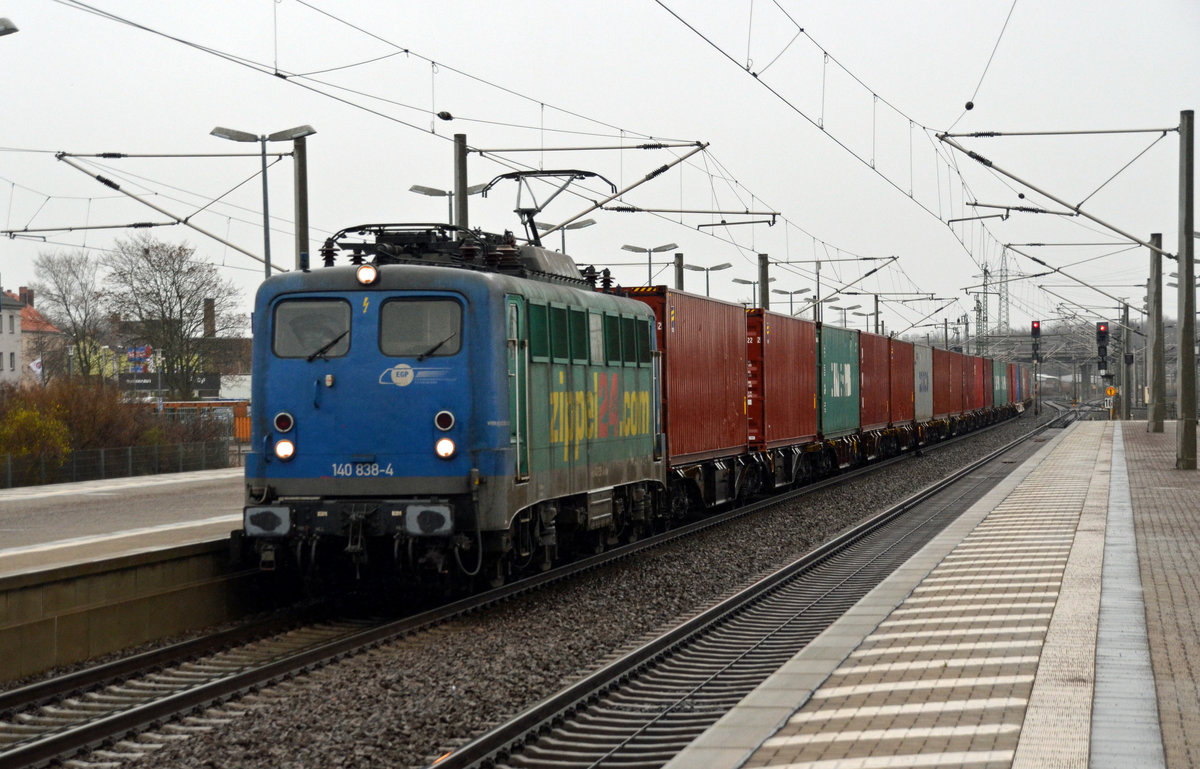 140 838 der EGP schleppte am 17.03.19 einen Containerzug durch Bitterfeld Richtung Dessau.