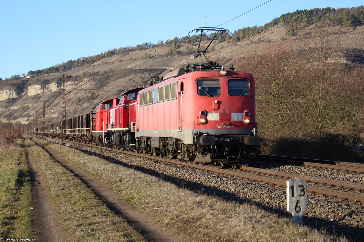 140 850 + 295 087 + 212 284 der BayernBahn mit dem Henkelzug bei Thüngersheim am 27.02.2019