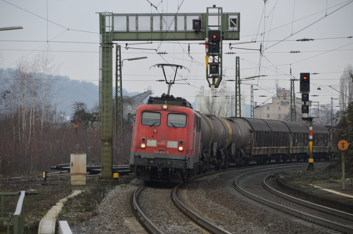 140 850-9 in Oberlahnstein mit dem Henkelzug

Aufnahme Datum 22.01.2019

Aufnahme Ort: Oberlahnstein