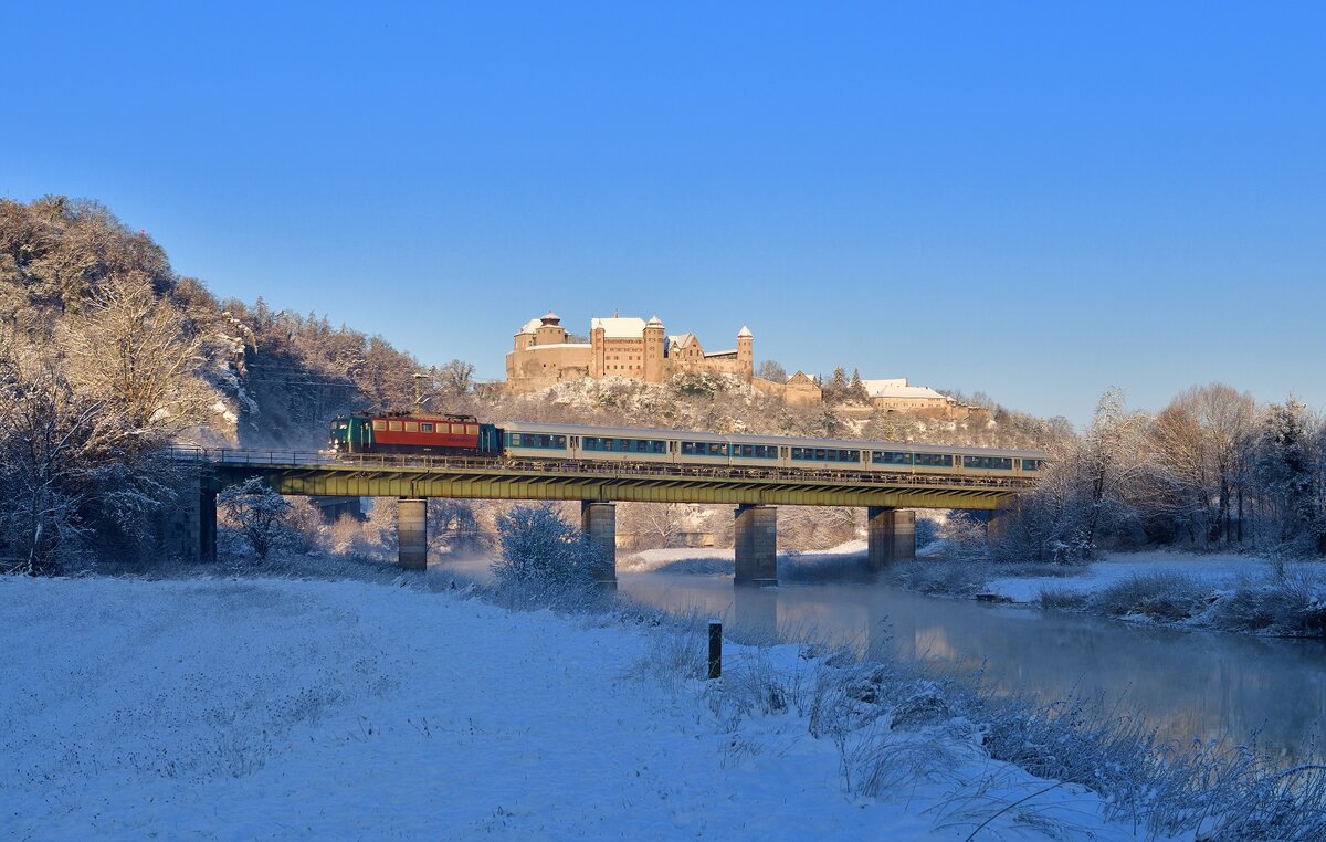 140 850 mit einem Ersatzzug am 07.02.2023 bei Harburg.