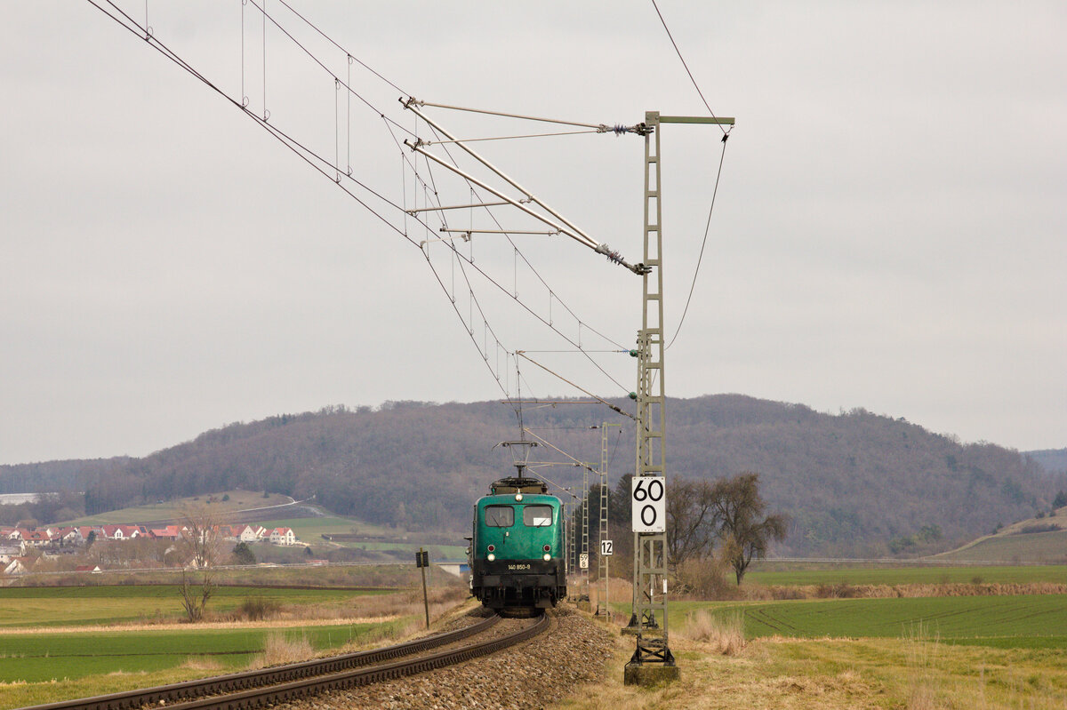 140 850 mit RB 89 Donauwörth-Aalen am 29.01.2023 bei Möttingen. 