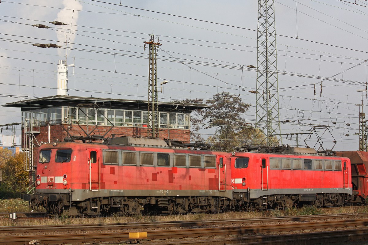 140 861 mit einer weiteren 140er am 16.11.13 in Oberhausen-West.