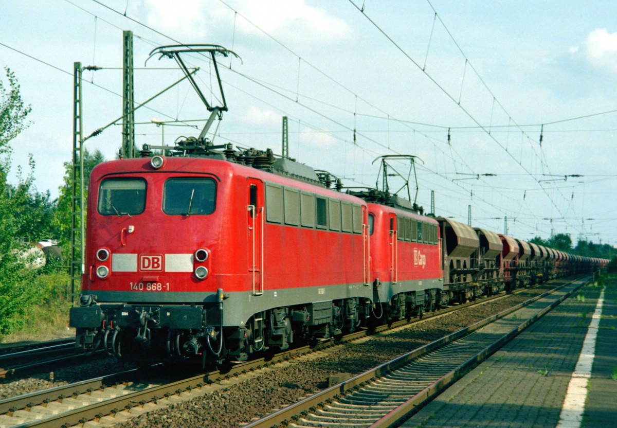 140 868 mit KC 62564 (Nordhausen–Hamburg S�d) am 07.09.2002 in Winsen (Luhe)