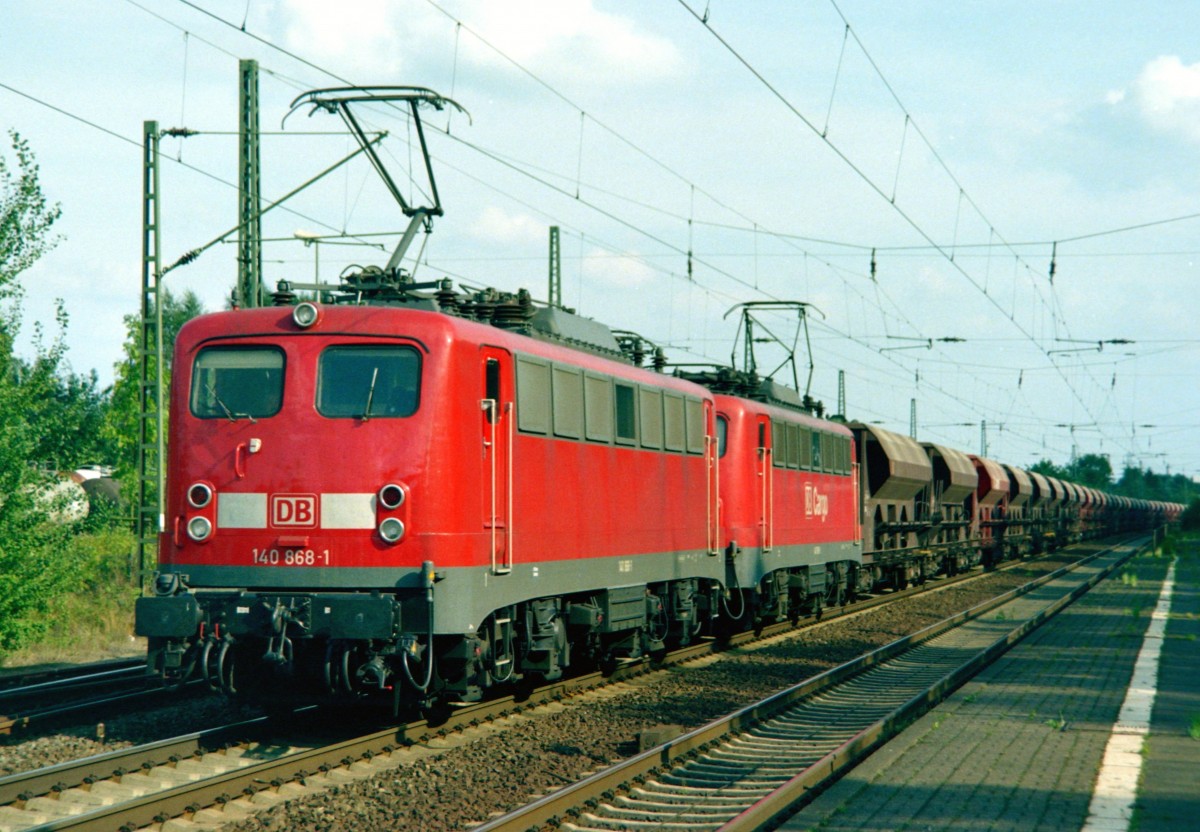 140 868 mit KC 62564 (Nordhausen–Hamburg Sd) am 07.09.2002 in Winsen (Luhe)