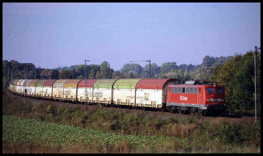 140036 ist hier am 13.10.2004 um 16.12 Uhr nahe Alfeld im Leinetal mit einem Autologistic Zug in Richtung Süden unterwegs.