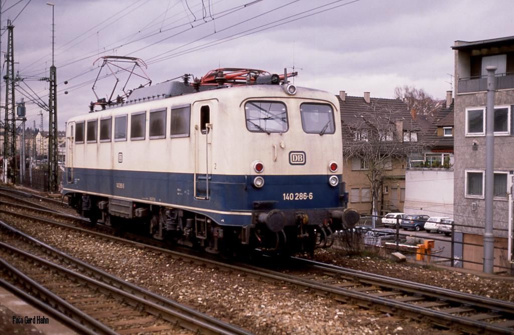 140286 solo durch Stuttgart - Untertürkheim am 3.3.1989 um 12.08 Uhr