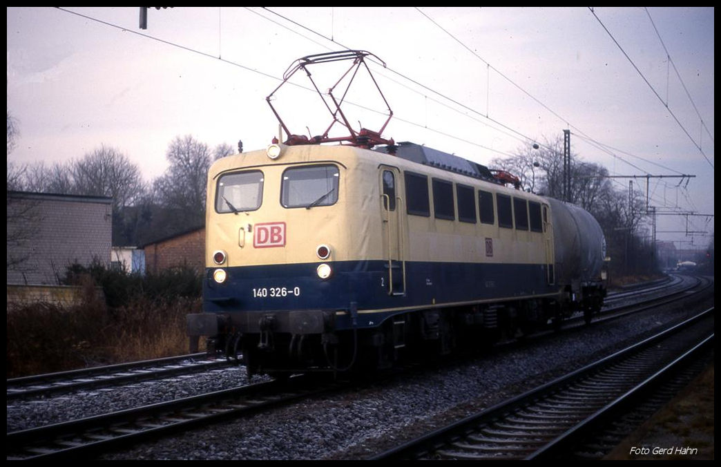140326 hatte am 20.12.1997 um 10.54 Uhr auf der Fahrt in Richtung Osnabrück HBF in Eversburg nur einen Tankwagen am Haken. 
