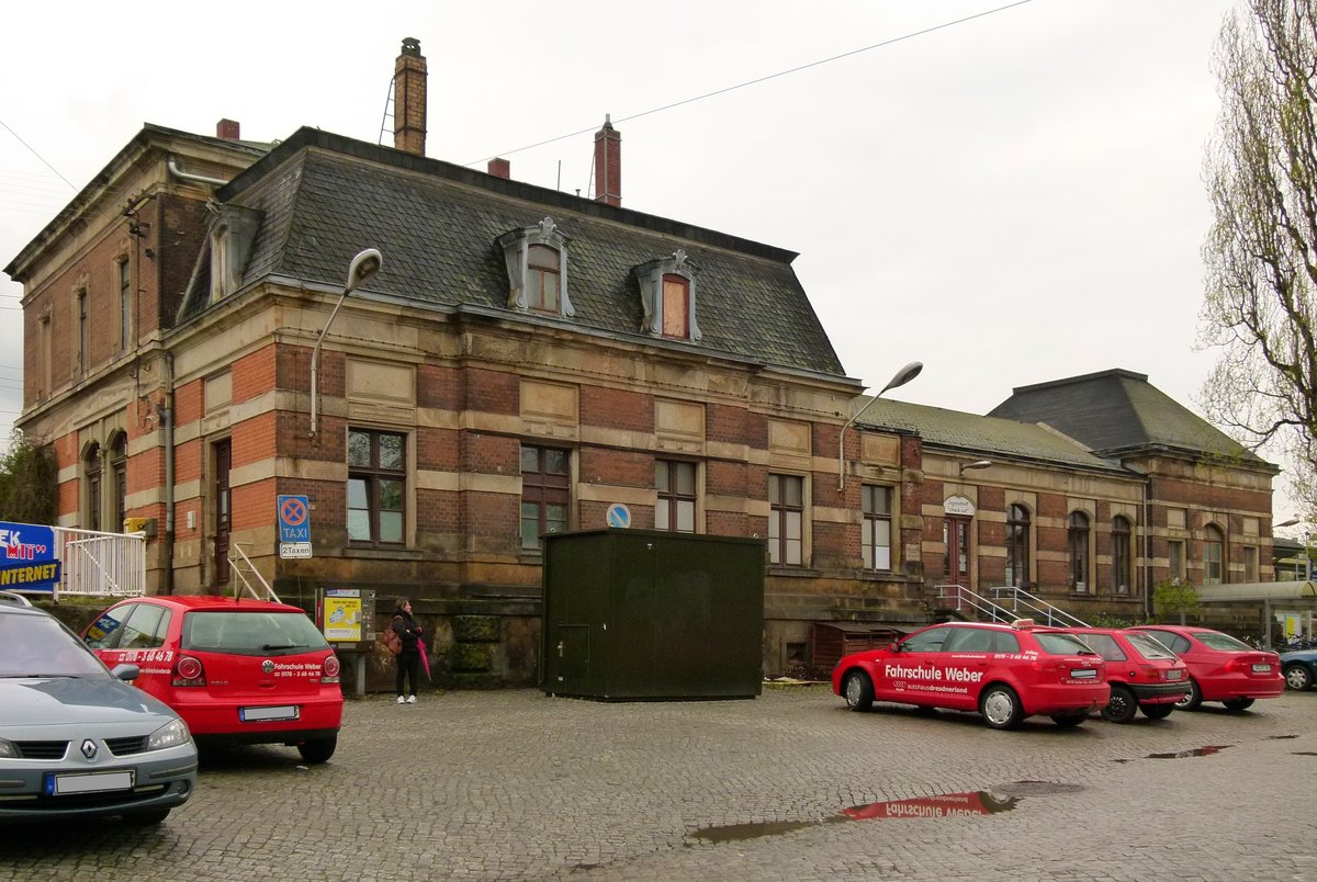 14.04.2011, Bahnhof Dresden-Niedersedlitz an der Strecke nach Bad Schandau. Nicht mehr von der DB betrieben, vermittelt er einen traurigen Eindruck.