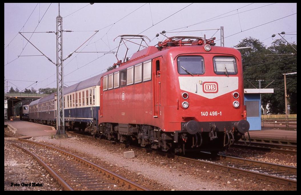 140496 mit Zug 7330 nach Mosbach am 10.8.1989 um 17.35 Uhr im Bahnhof Osterburken.