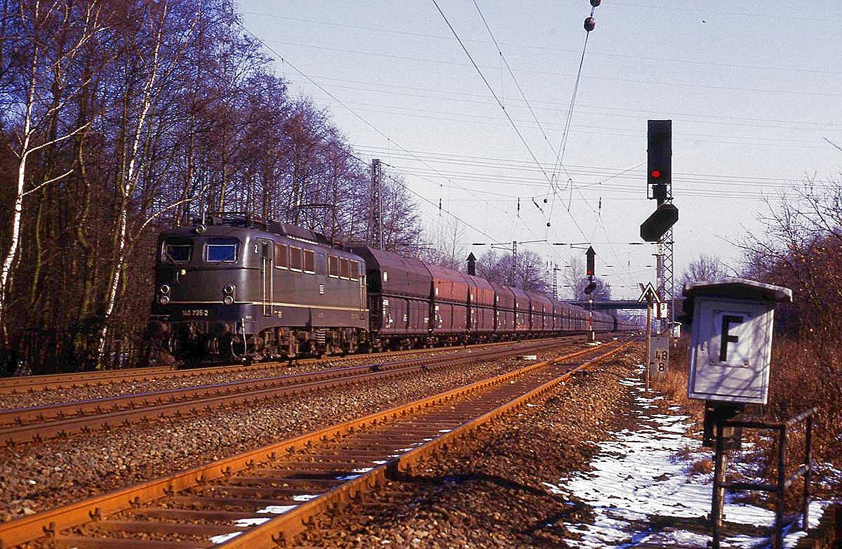 140735 mit einem leeren Ganzzug in Richtung Ruhrgebiet am 24.2.1987 um 10.50 Uhr in Osnabrück Hörne.