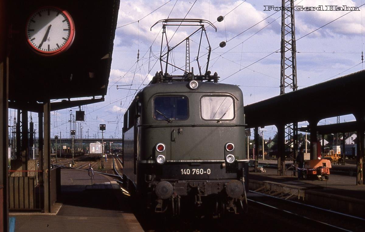 140760 solo am 5.7.1988 im Bahnhof Hamm.
