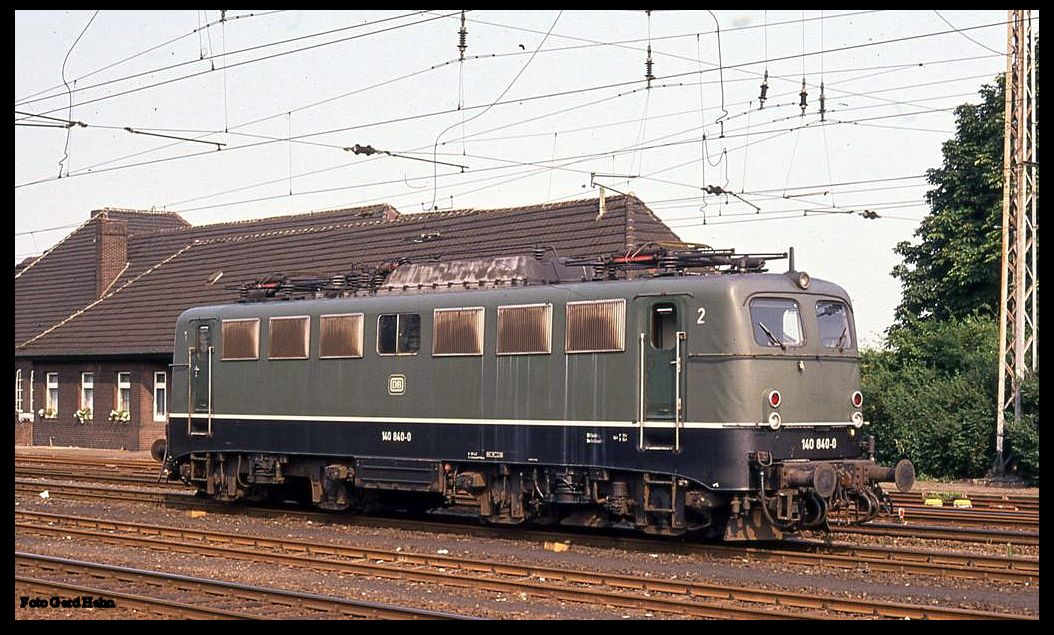 140840 am 5.8.1989 im Bahnhof Löhne.