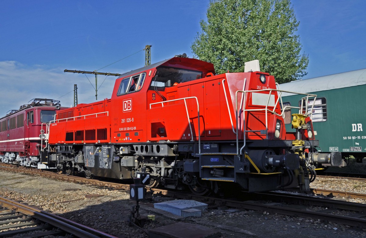 14.09.2013 Chemnitz-Hilbersorf Heizhausfest; 261 026-9 der DB hat Ausstellungsst�cke auf ihren Stellplatz rangiert