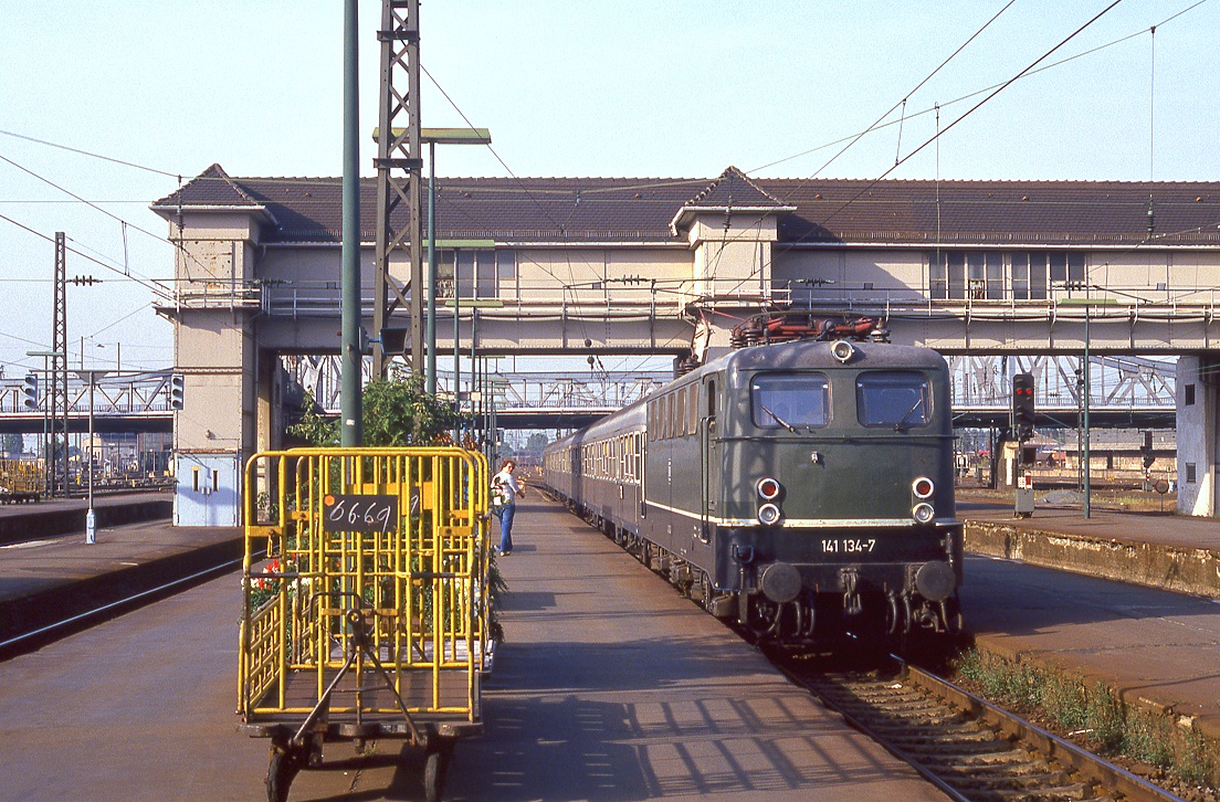 141 134, Darmstadt Hbf., N7163, 21.09.1987.