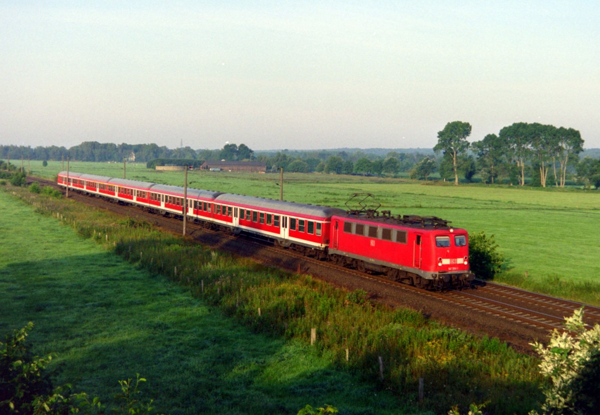 141 354 mit RB 24453 (Tostedt–Harburg) am 20.07.2004 zwischen Jesteburg und Maschen