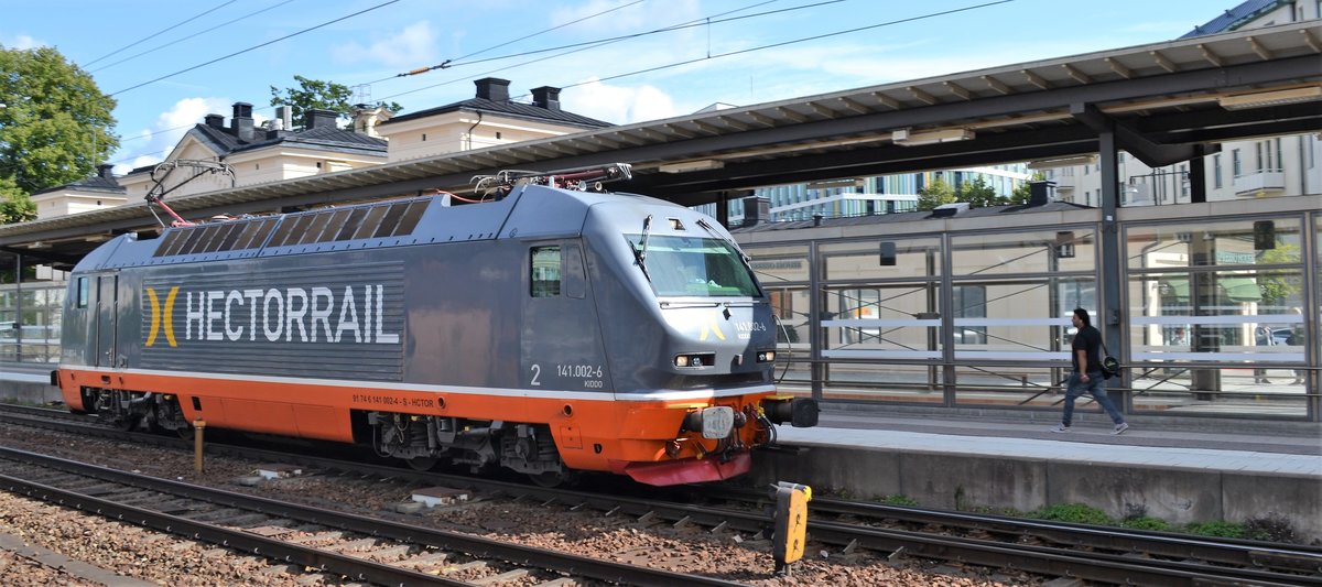 141.002-6 in Öreboro Central. 23.08.2017
