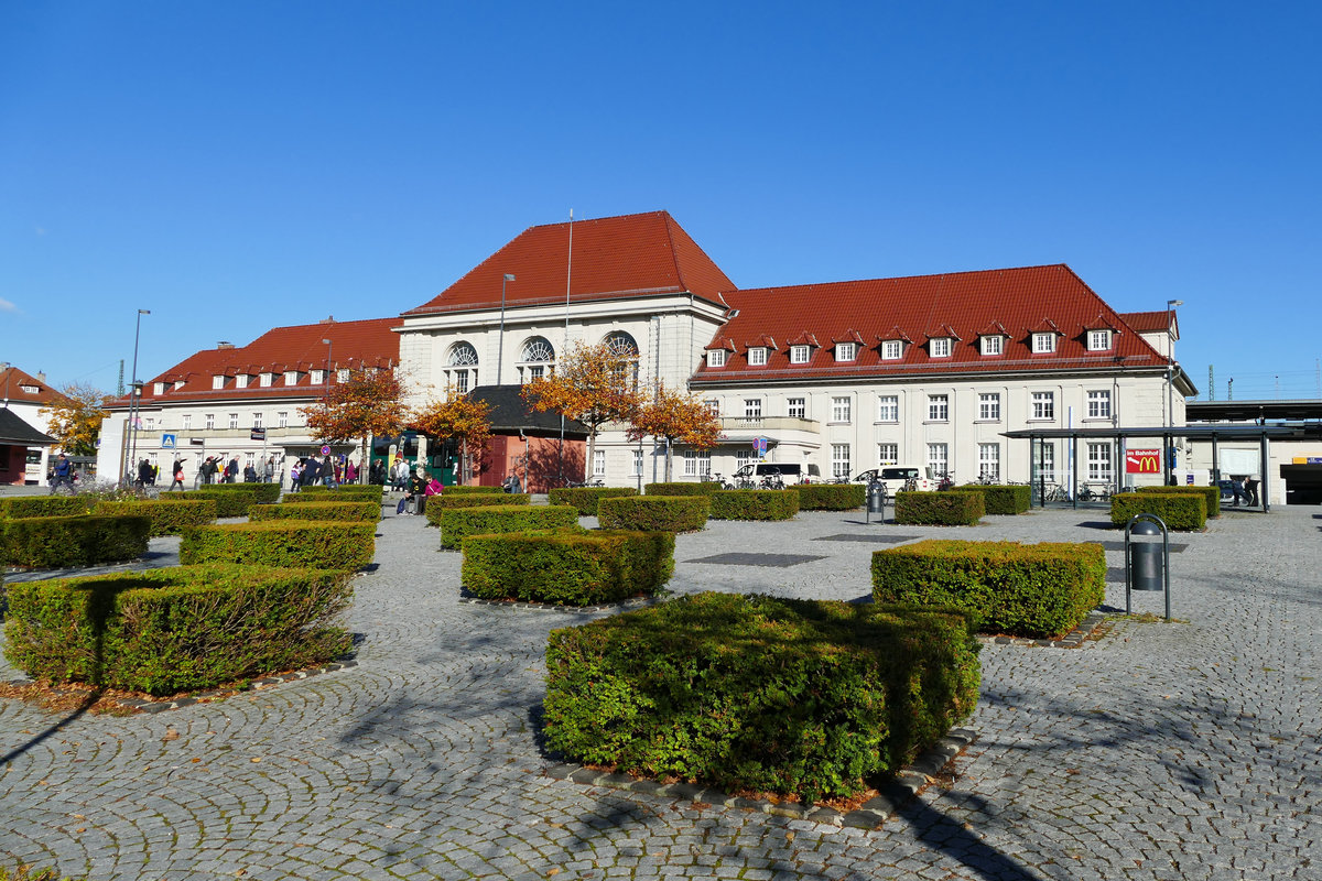 14.10.2017, Eisenbahnfest zum Zwiebelmarkt in Weimar:  Vom Hauptbahnhof pendelt ein Sonder-Tw zum Festgelände.