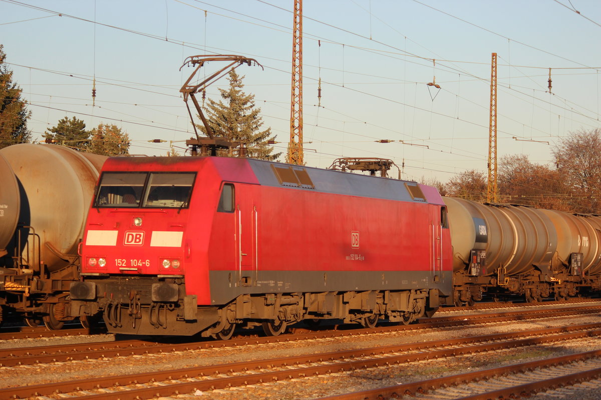14.11.16  Lzg-Wiederitzsch in Richtung Mockau, als LZ  BR 152 104-6 . Der Tf fehlt nicht auf dem Bild, er ist planmäßig an der Spitze im FS 2.