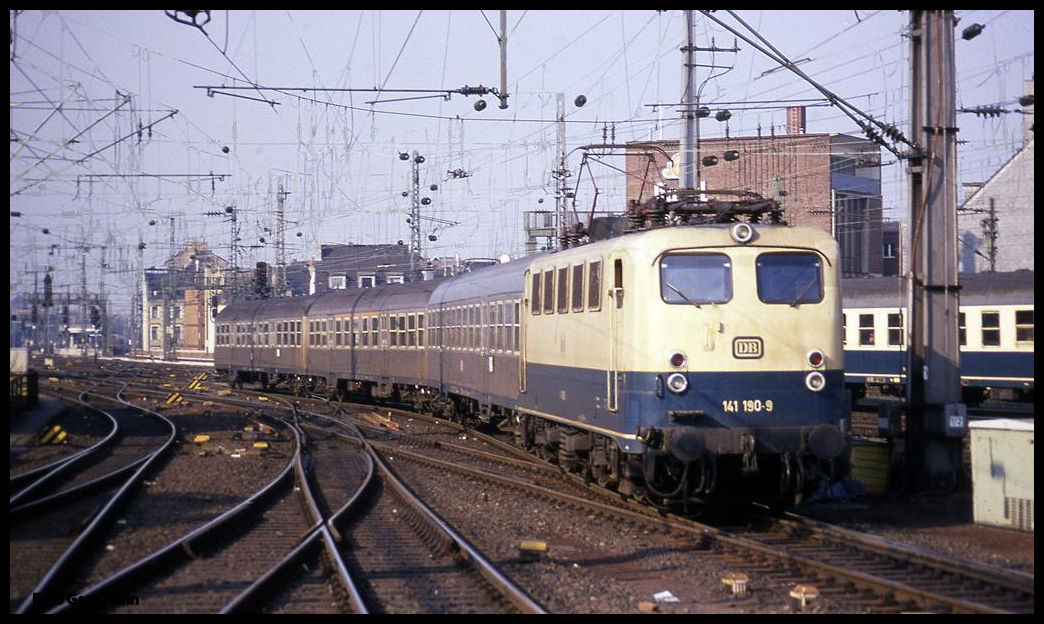 141190 fährt hier am 27.2.1991 um 14.19 Uhr mit dem N aus Koblenz in den HBF Köln ein.