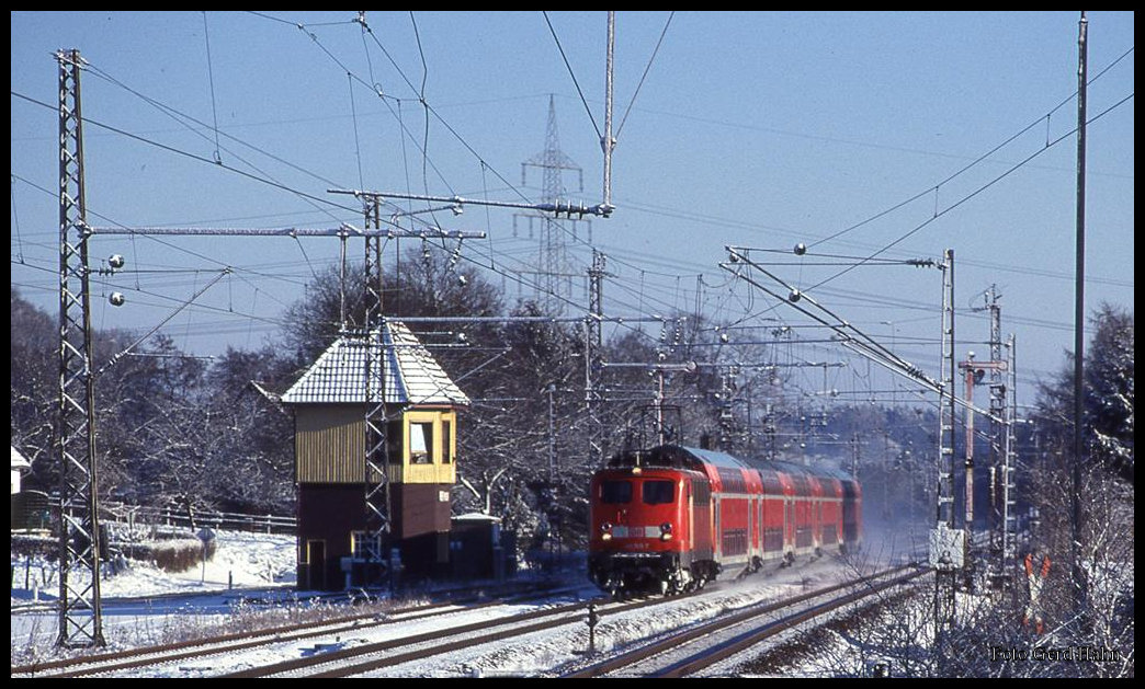 141365 passiert hie mit ihrem Dosto nach Rheine am 23.12.2001 um 12.33 Uhr das westliche Stellwerk in Velpe.