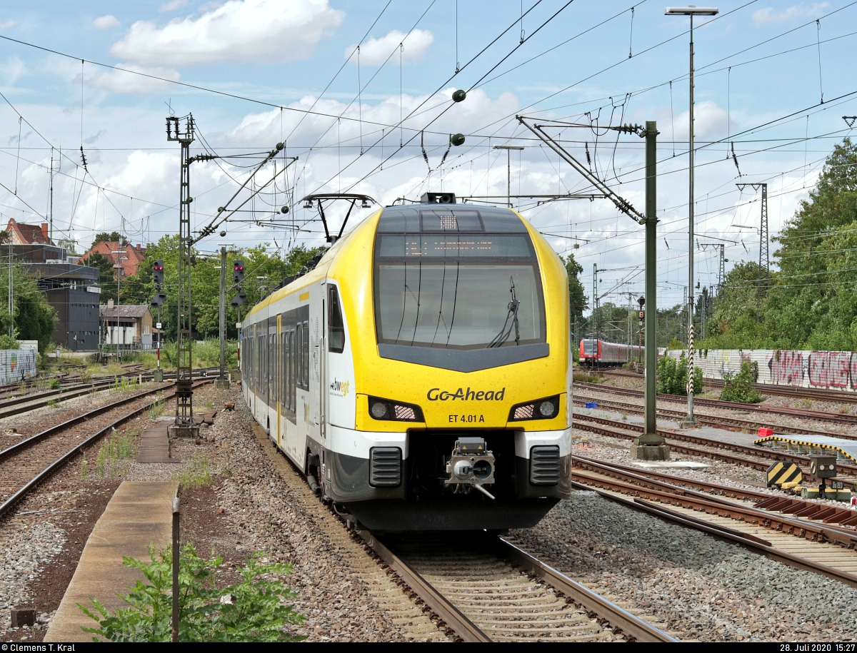 1428 015-0 (ET 4.01) und 1430 557-7 (ET 6.14 | Stadler FLIRT 160) der Go-Ahead Baden-Württemberg GmbH (GABW) als umgeleiteter IRE 19019 (IRE1) von Karlsruhe Hbf nach Stuttgart Hbf durchfahren den Bahnhof Ludwigsburg auf Gleis 4.
Aufgenommen am Ende des Bahnsteigs 4/5.
[28.7.2020 | 15:27 Uhr]