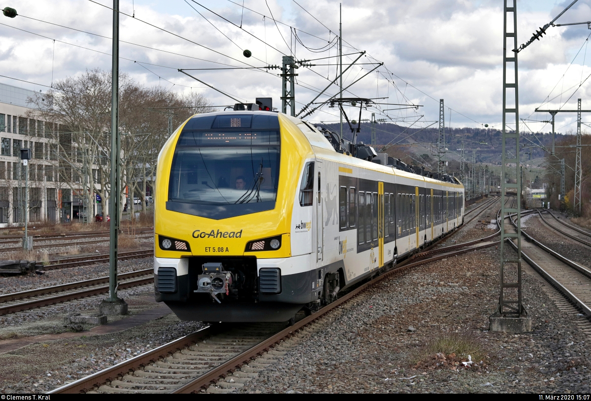 1429 043-1 (ET 5.08 | Stadler FLIRT 160) der Go-Ahead Baden-Württemberg GmbH (GABW) als RB 19424 (RB13) von Aalen Hbf nach Stuttgart Hbf erreicht den Bahnhof Stuttgart-Bad Cannstatt auf Gleis 6.
Aufgenommen am Ende des Bahnsteigs 6/7.
[11.3.2020 | 15:07 Uhr]