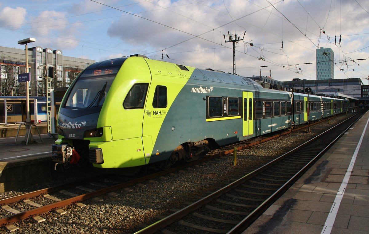 1429 507-5 steht am 25.3.2017 als RB71 (NBE83826) nach Wrist in Hamburg-Altona bereit.