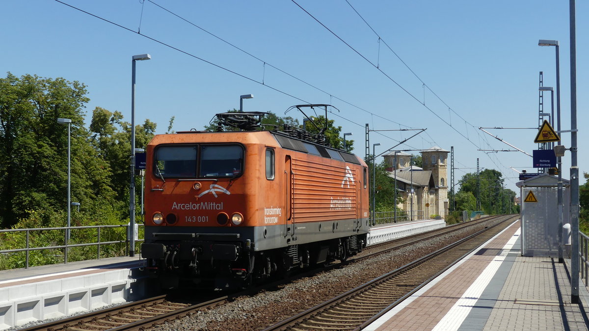 143 001 durchfährt Delitzsch oberer Bahnhof gen Halle. Aufgenommen am 4.7.2018 12:22
